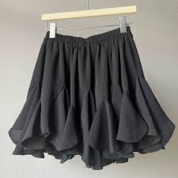 Forever 21 Dresses & Skirts - „Closet Sale – 2 for $10” Forever 21 Black Flowy Mini Skirt Size L EUC